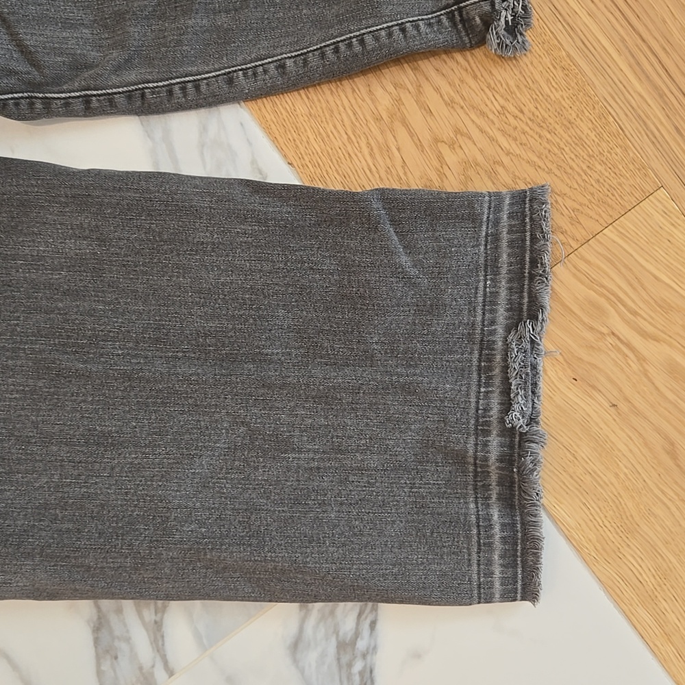 Womens Uniqlo Gray Wide-Leg Jeans - Classic Casual Style, Fringe Hem, 26, GUC - Picture 5 of 5